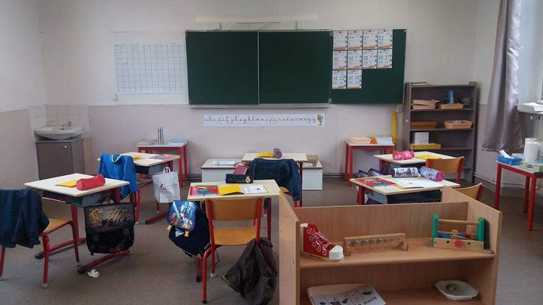 Salle de classe moderne dans une école de Bouchemaine, environnement éducatif